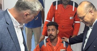 وزيرا البترول والعمل يطمئنان على الناجين من حادث بارج خليج السويس