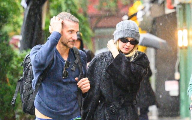 عدسات الكاميرات ترصد جيجي حديد وبرادلي كوبر في لحظة رومانسية