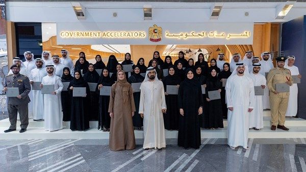 محمد بن راشد يشهد تخريج دفعة جديدة من منتسبي دبلوم المسرعات الحكومية