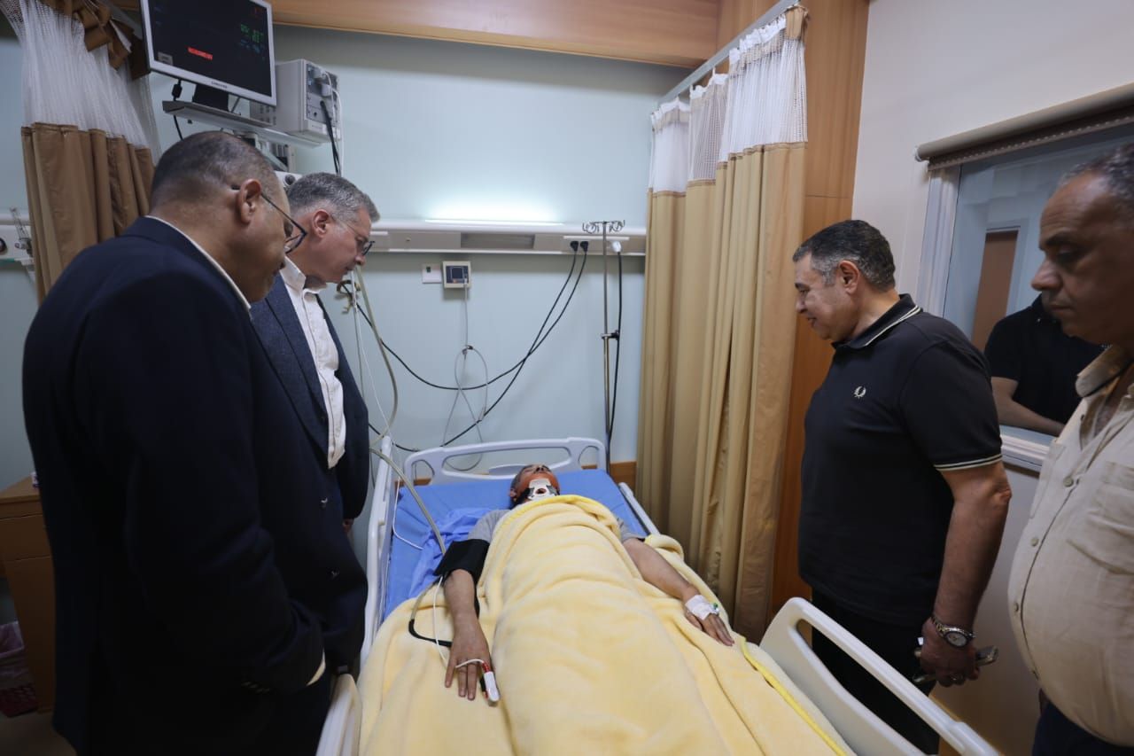 وزيرا البترول والعمل يطمئنان على الناجين من حادث بارج خليج السويس