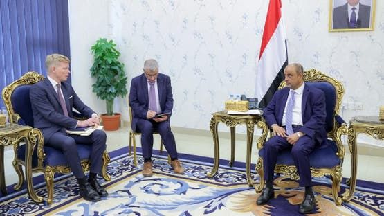 الخليج اليوم .. رئيس حكومة اليمن للمبعوث الأممي: السلام يتطلب إنهاء انقلاب الحوثي
