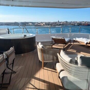 عيد صوفيا فيرغارا يتحوّل إلى مهرجان نجوم.. مفاجآت وأجواء ساحرة في قلب البحر