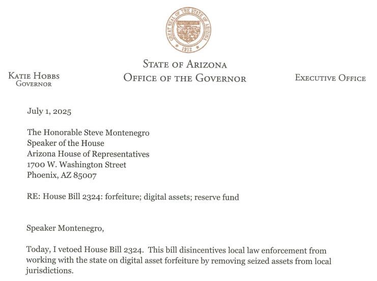 حاكمة أريزونا ترفض مشروع قانون لتخزين العملات المشفرة المصادَرة