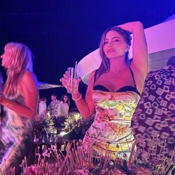 عيد صوفيا فيرغارا يتحوّل إلى مهرجان نجوم.. مفاجآت وأجواء ساحرة في قلب البحر