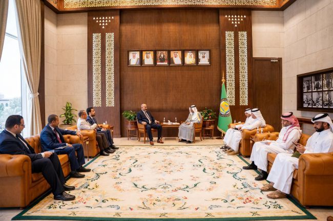 الرئيس الزُبيدي يؤكد محورية دور دول مجلس التعاون الخليجي في إعادة الاستقرار إلى بلادنا