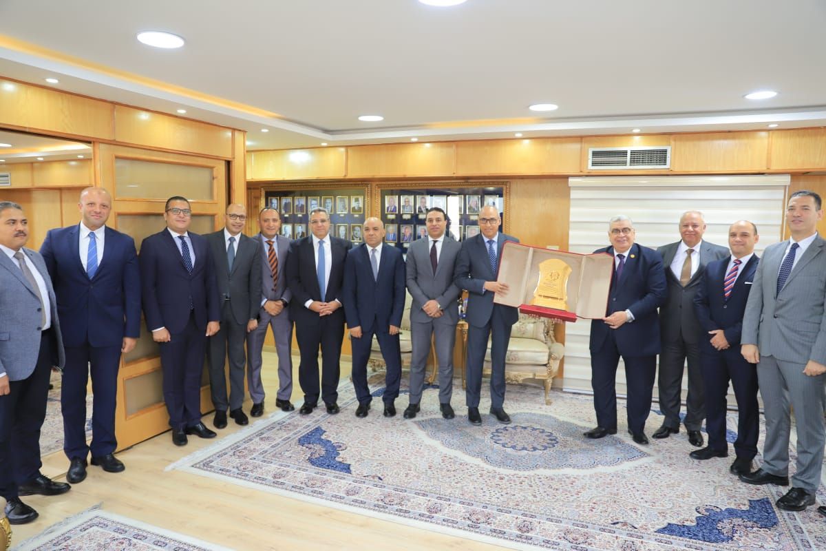 الأمانة العامة لمجلس الدولة تُكرم رئيس المجلس السابق المستشار أحمد عبود