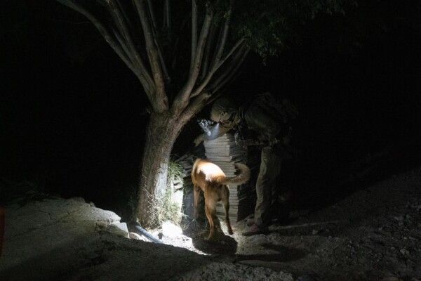 الجيش الإسرائيلي: اعتقلنا خلية إيرانية خلال عملية خاصة في جنوب سوريا