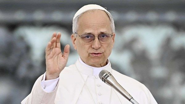 بابا الفاتيكان يحذر من تداعيات التغير المناخي على الأرض