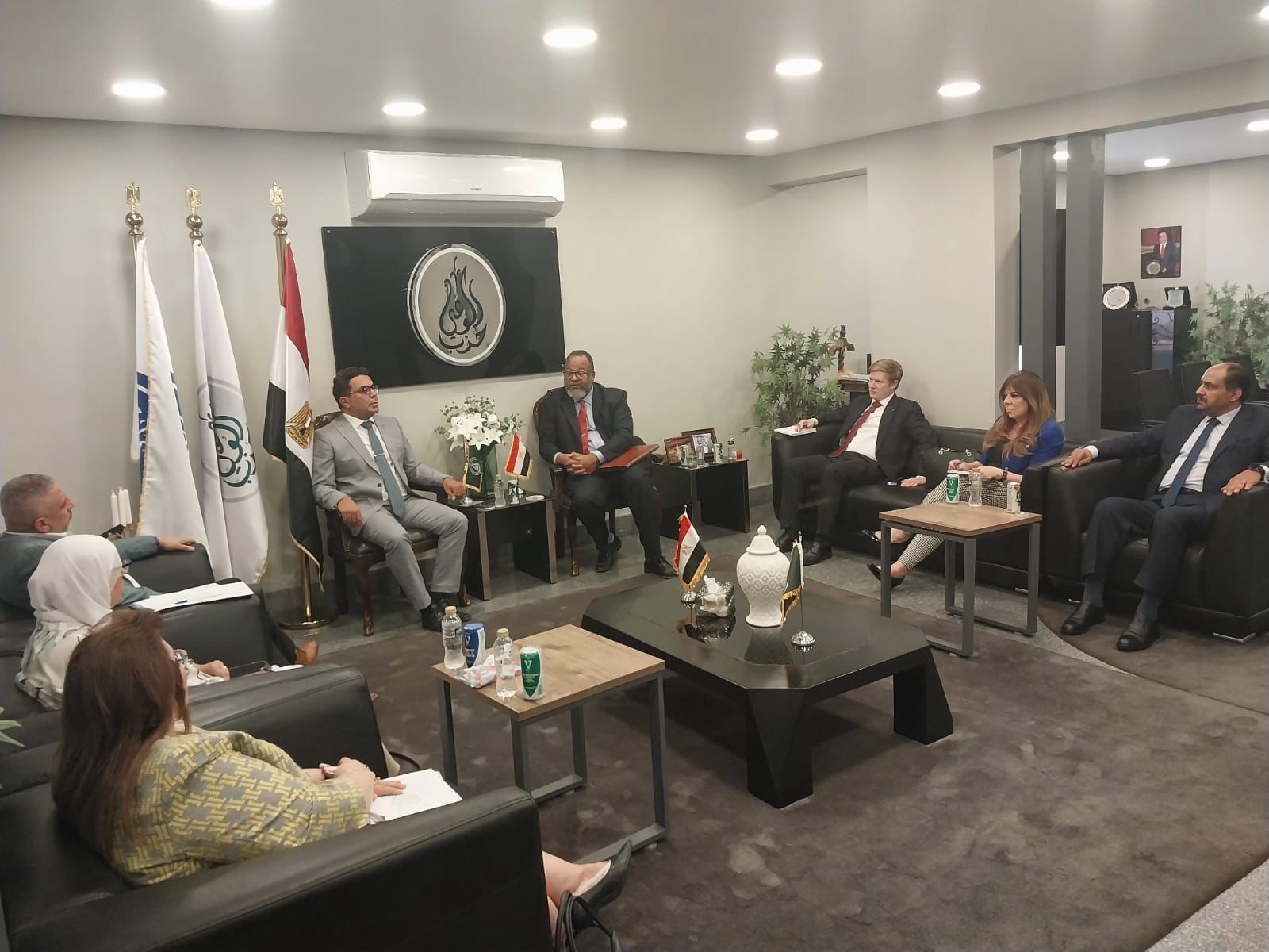 حزب الوعى يستقبل وفدًا من السفارة الأمريكية بالقاهرة ويؤكد انفتاحه على الحوار الدولى