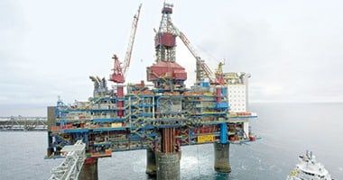 حادث حفار البترول.. ارتفاع الوفيات لـ4 أشخاص وطائرتان تساعدان فى البحث عن 6 مفقودين