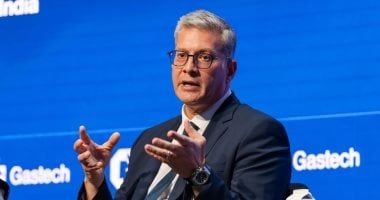 وزيرا البترول والعمل يتوجهان لموقع حادث البحر الأحمر لمتابعة عمليات الانقاذ