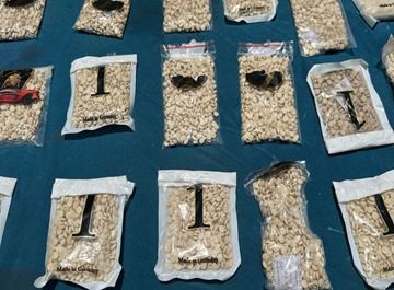 الداخلية تحبط محاولة جلب شحنة أقراص مخدرة بنصف مليار جنيه.. صور