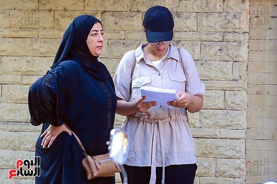 طلاب العلمى بالثانوية العامة يبدأون امتحان الكيمياء والجغرافيا للأدبى