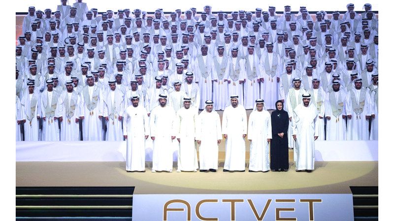 الامارات | ذياب بن محمد يشهد تخريج 1494 طالباً وطالبة في مدارس التكنولوجيا التطبيقية