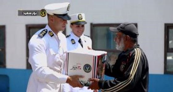 الداخلية تشارك المواطنين احتفالاتهم بذكرى ثورة 30 يونيو