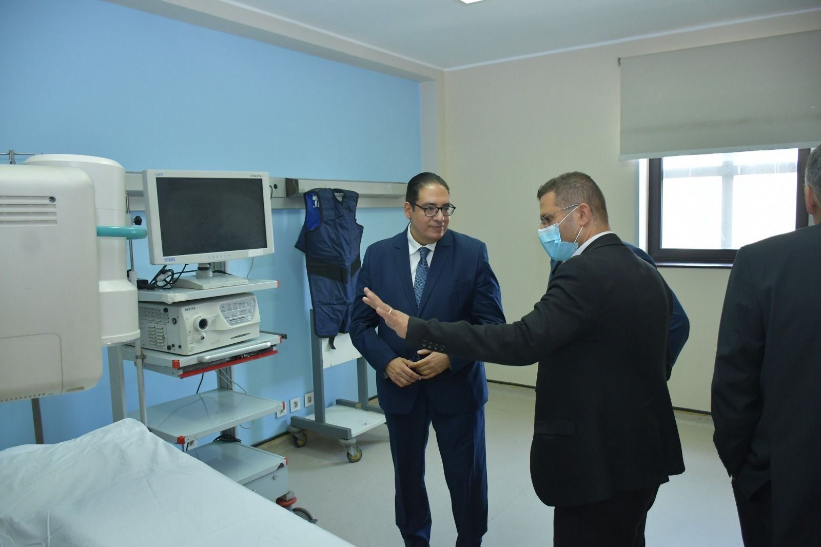 سامى عبدالصادق يتفقد مواقع التجديد بمستشفى الفرنساوى ويطمئن على سير أعمال التطوير