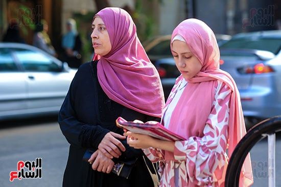 بدء دخول طلاب الثانوية بالجيزة اللجان لأداء امتحانى الكيمياء والجغرافيا