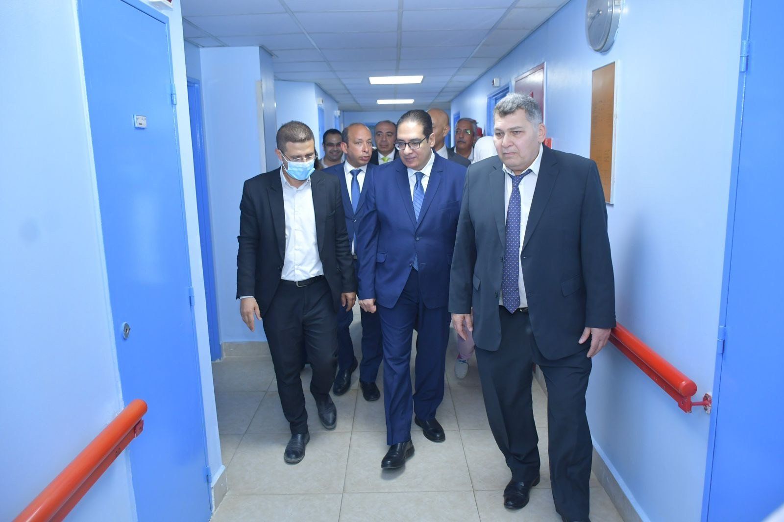سامى عبدالصادق يتفقد مواقع التجديد بمستشفى الفرنساوى ويطمئن على سير أعمال التطوير