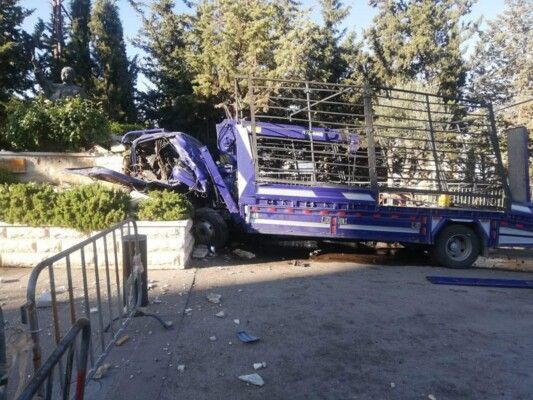 النشرة: إصابة سائق بعد تعطل الفرامل واصطدام شاحنته بحائط في باحة سيدة زحلة والبقاع