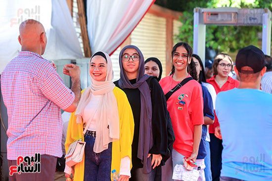 المعادلة والخريطة فى انتظارهم.. طلاب الثانوية يستعدون للكيمياء والجغرافيا