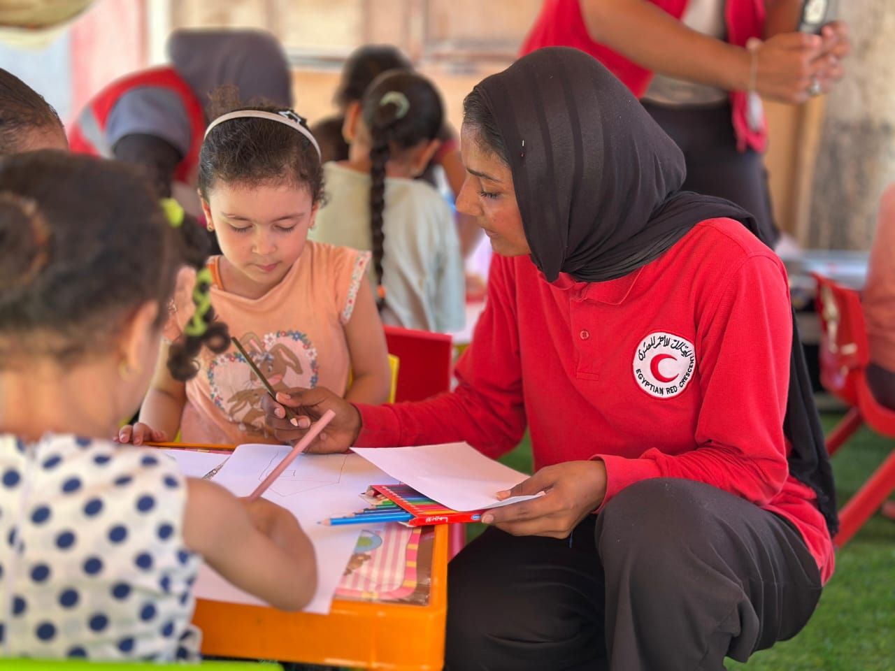 الهلال الأحمر يُطلق قافلة شاملة إلى كفر السنابسة بالمنوفية ودعم أسر ضحايا حادث الطريق الإقليمي