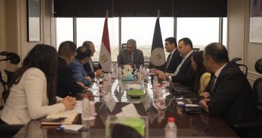 وزير السياحة يبحث سبل تطوير منتج السياحة النيلية فى مصر