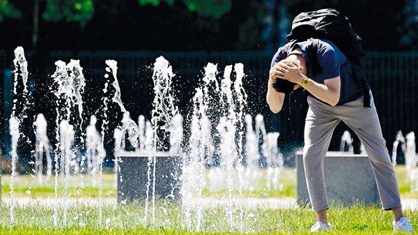 8 قتلى في موجة حر تجتاح أوروبا