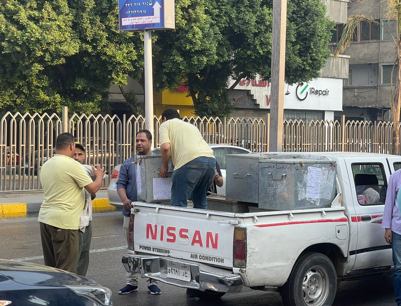 تركيز ومراجعة.. طلاب الثانوية يستعدون لامتحانى الكيمياء والجغرافيا "صور"