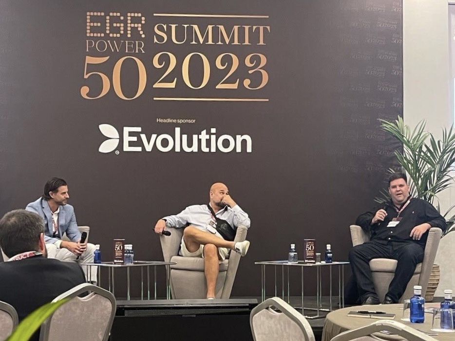 ملياردير العملات المشفرة يعضّ إصبع خاطفه ويفشل محاولة اختطاف عنيفة في إستونيا