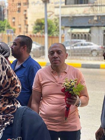 أولياء أمور طلاب الثانوية العامة أمام اللجان بالورود لتعويض صعوبة الكيمياء.. صور