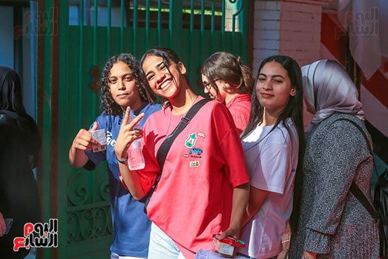 المعادلة والخريطة فى انتظارهم.. طلاب الثانوية يستعدون للكيمياء والجغرافيا