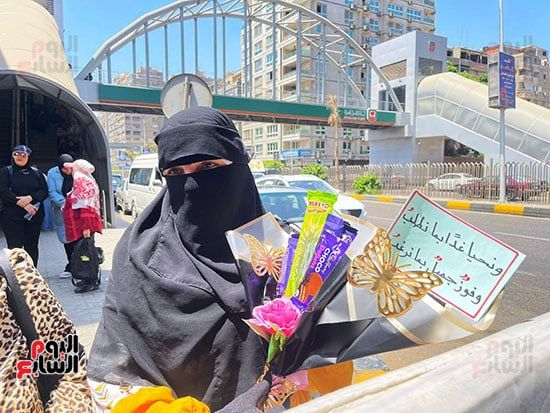 أولياء أمور طلاب الثانوية العامة أمام اللجان بالورود لتعويض صعوبة الكيمياء.. صور