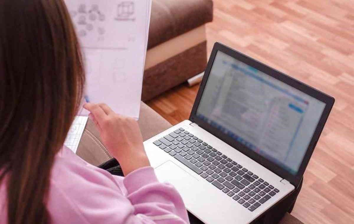 الامارات | مدارس توفر حصصًا مسجلة للمراجعة لتمكين الطلبة في اختبارات الإعادة
