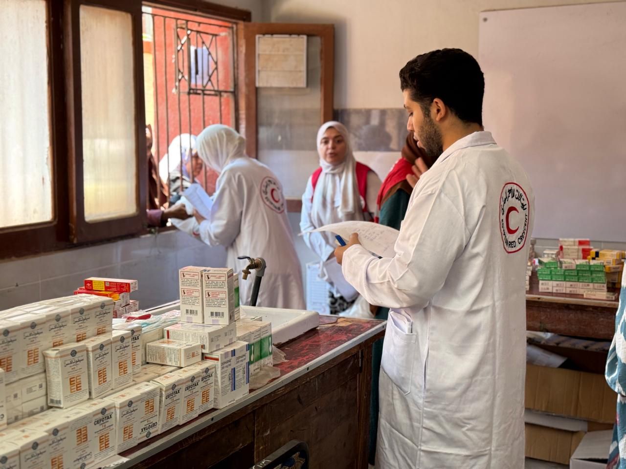 الهلال الأحمر يُطلق قافلة شاملة إلى كفر السنابسة بالمنوفية ودعم أسر ضحايا حادث الطريق الإقليمي