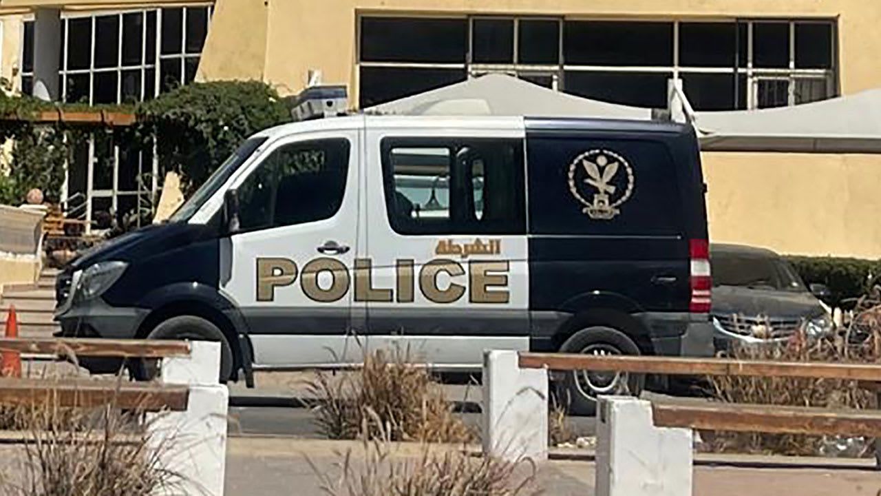 الامارات | جريمة بشعة في مصر..  أب يذبح أطفاله الثلاثة ويُسلم نفسه للأمن
