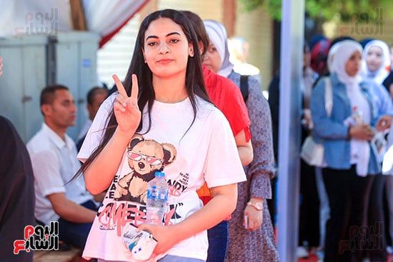 المعادلة والخريطة فى انتظارهم.. طلاب الثانوية يستعدون للكيمياء والجغرافيا