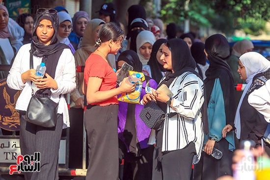 المعادلة والخريطة فى انتظارهم.. طلاب الثانوية يستعدون للكيمياء والجغرافيا