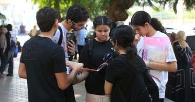 انتهاء امتحان الكيمياء والجغرافيا للثانوية العامة وبدء خروج الطلاب من اللجان