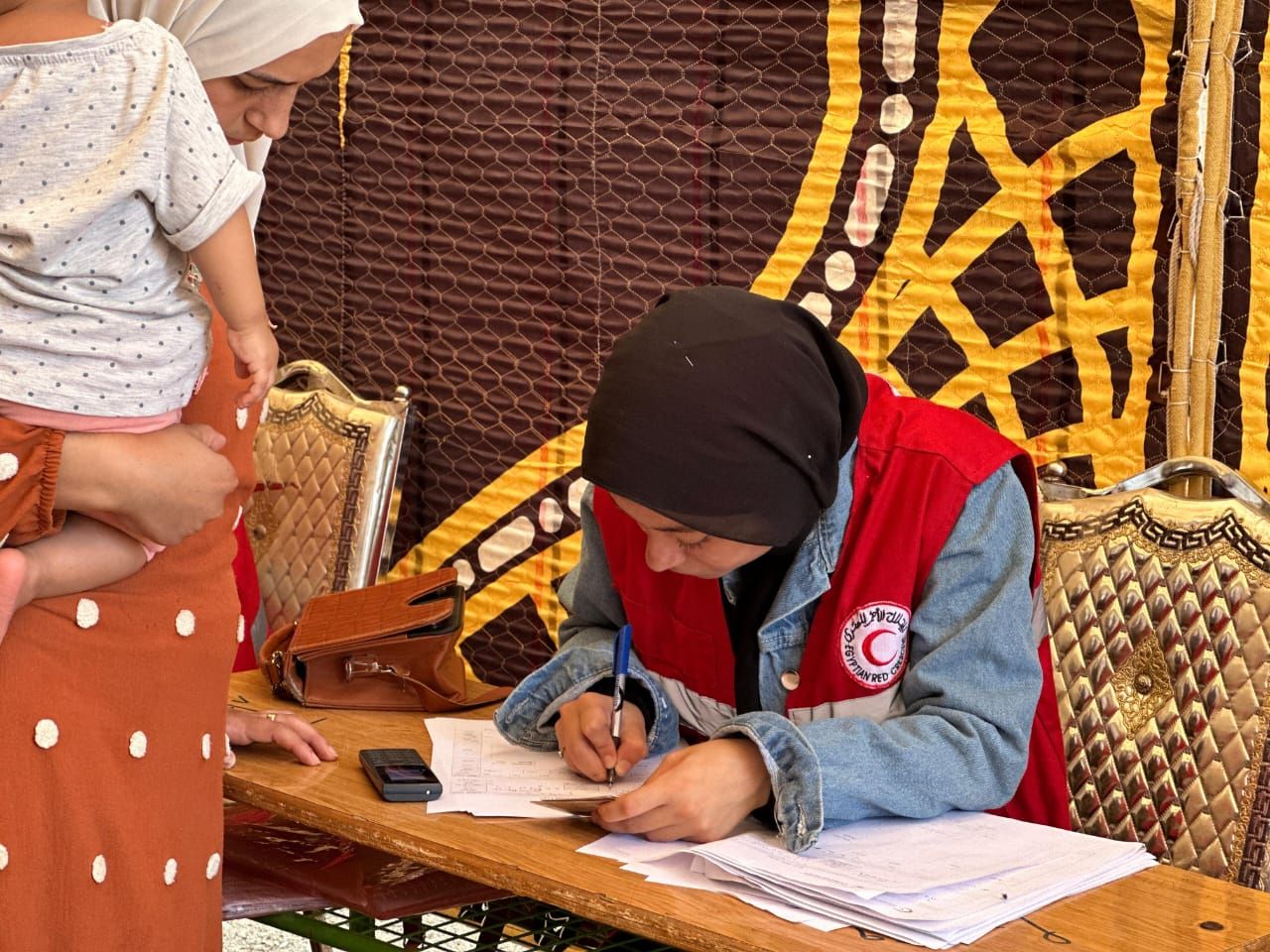 الهلال الأحمر يُطلق قافلة شاملة إلى كفر السنابسة بالمنوفية ودعم أسر ضحايا حادث الطريق الإقليمي