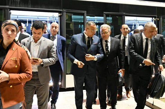 محافظ جنوب سيناء يستقبل لجنة الإدارة المحلية بمجلس النواب بمطار شرم الشيخ الدولى