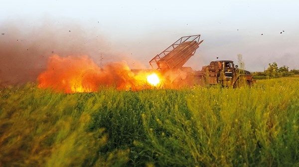 أميركا توقف بعض شحنات الصواريخ لأوكرانيا