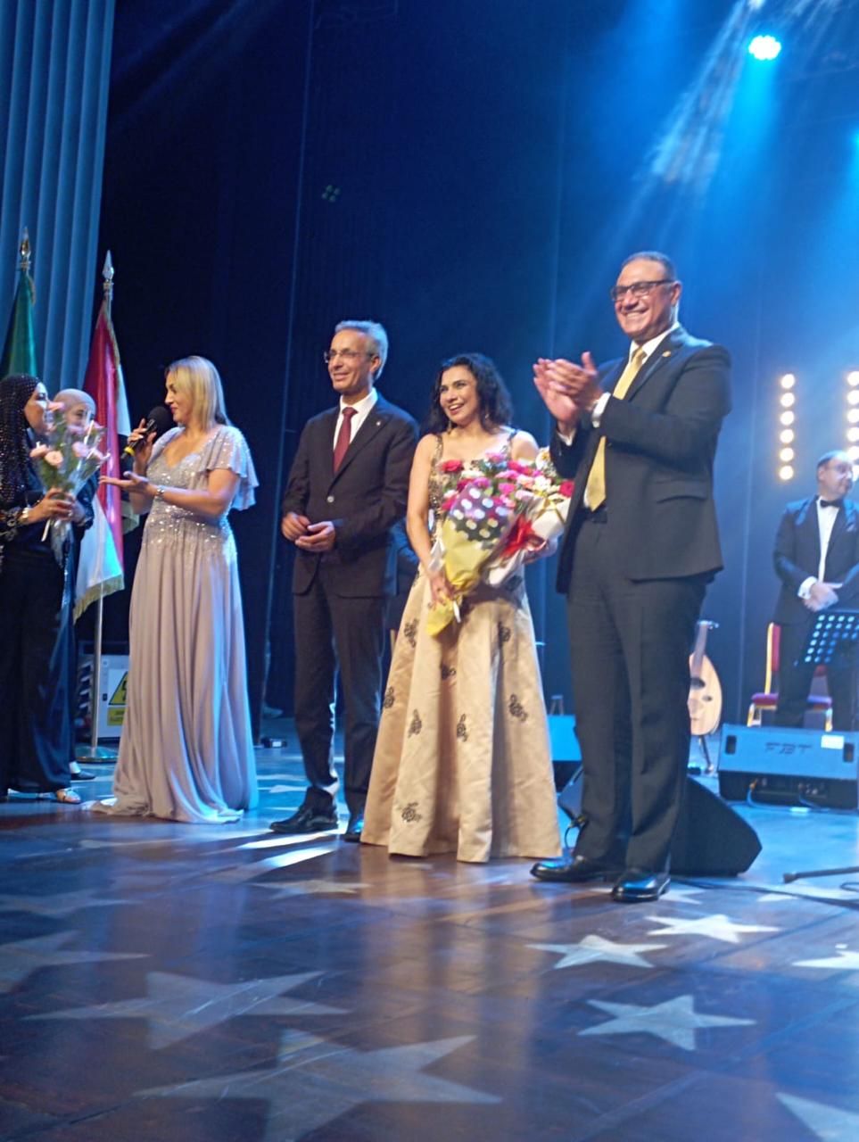 المسرح الوطنى الجزائرى يتجمل بالموسيقى العربية بالأوبرا فى عام أم كلثوم