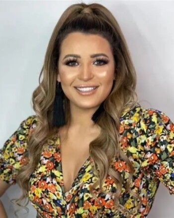 ممثلة عربية تستغيث باكية: "شخص معروف يضربني ويهددني... وعايشة في رعب"