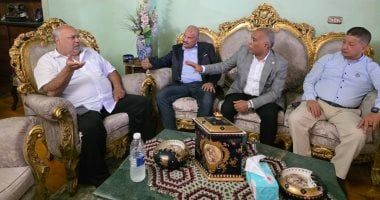 رئيس نقابة البترول يقدم واجب العزاء فى شهيد الحفار بالبحر الأحمر