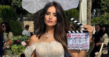 زينة فى الغردقة لتصوير مسلسل ورد وشوكولاتة