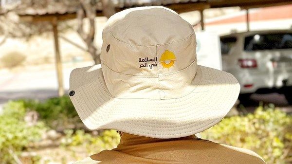 قبعات وقائية لـ«فريق العمل» بحديقة الحيوانات