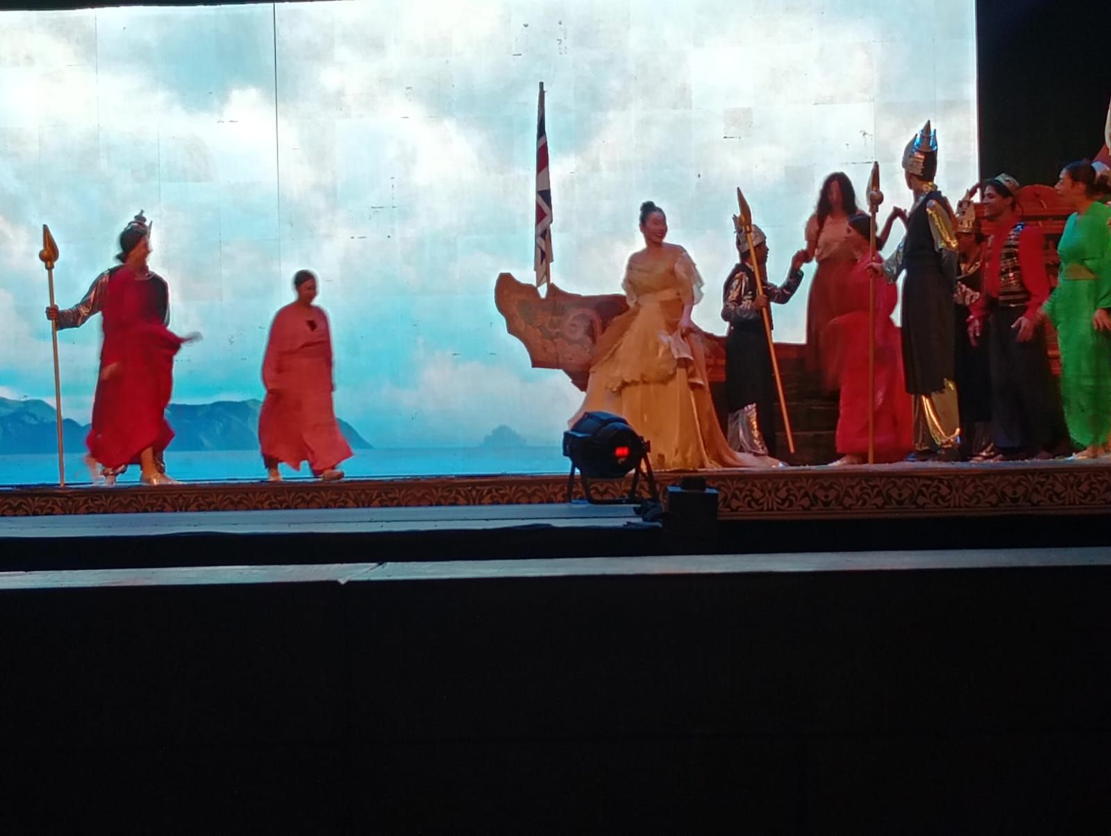 كاريكا وأميرة فتحى فى ضيافة تامر عبد المنعم بمسرحية لقاء الخميسي "الملك وأنا"