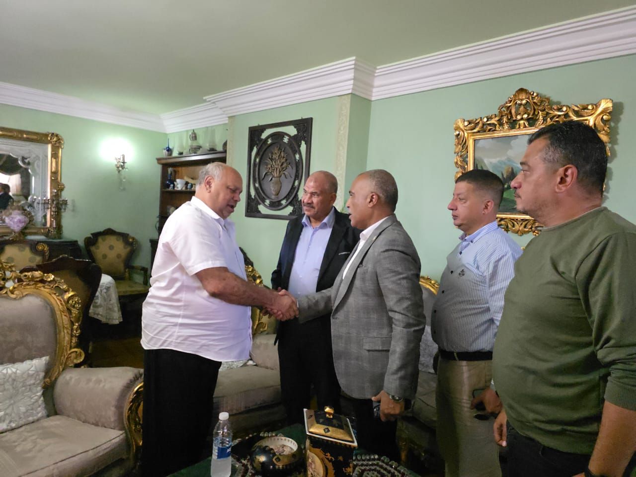 رئيس نقابة البترول يقدم واجب العزاء فى شهيد الحفار بالبحر الأحمر