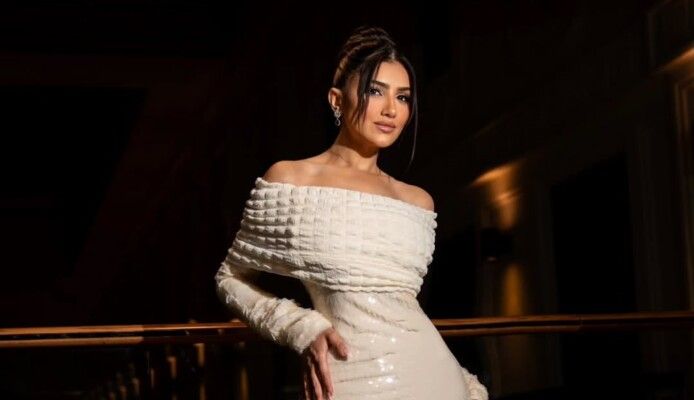 مي عمر تبهر متابعيها بإطلالة صيفية شيك