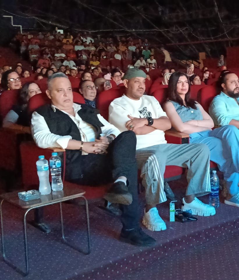 كاريكا وأميرة فتحى فى ضيافة تامر عبد المنعم بمسرحية لقاء الخميسي "الملك وأنا"